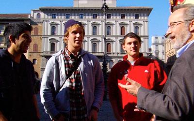 图为在意大利市中心学习意大利语的学生
